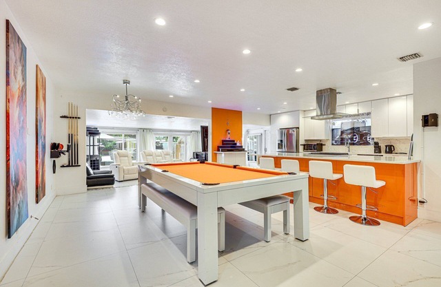 Tropical water front 2-bedroom 3 king beds house with heated pool & Sauna