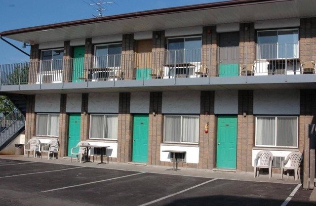 Tropicana Inn