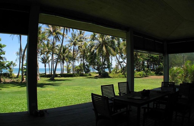 Tropika - Absolute Beachfront