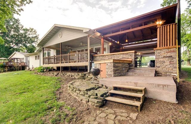 TroutFest - Magnífico 3BR Riverfront Home w / Wifi, porche trasero y vistas increíbles - Ideal para pescadores y Familia escapadas!