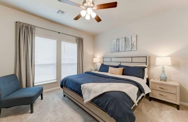 Troy 4BR Hub for Business Pros