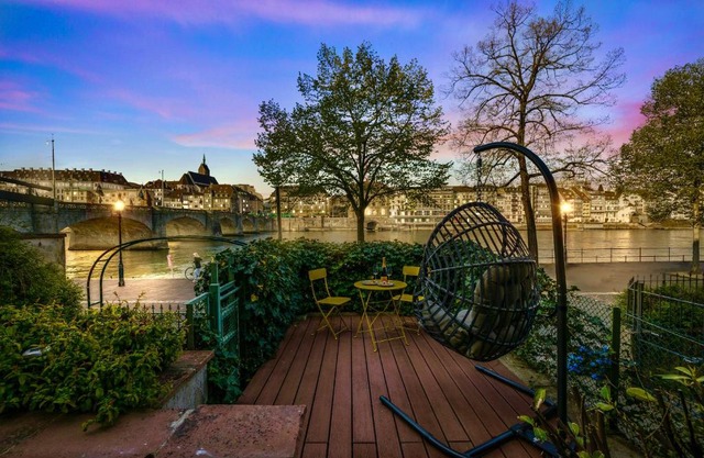 True Basel - Zentral I Terrasse mit Rheinblick