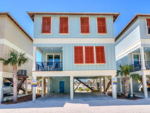 TRUE BLUE-Coastal cottage-3 min walk to beach! POOL!