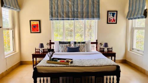 True Blue, Deluxe room in The Umri Lansdowne