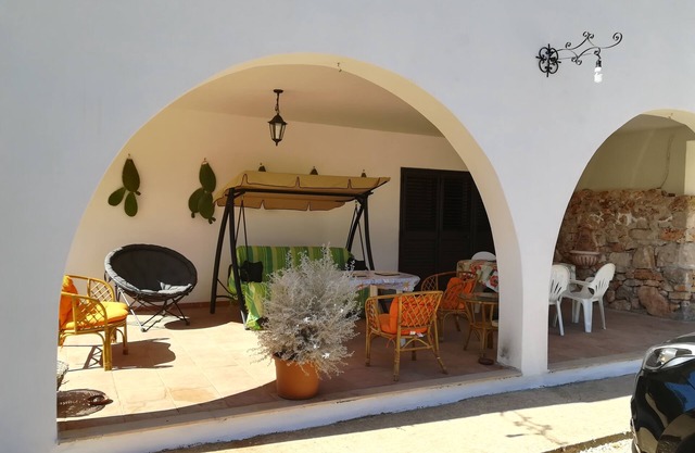 TRULLO ALESSANDRO y VILLA RAFFAELA (reserva marina Torre Guaceto) 12p, 4 baños