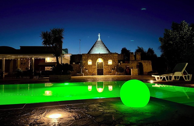 TRULLO 'LA QUERCIA' CON PISCINA, INMERSO EN LA NATURALEZA