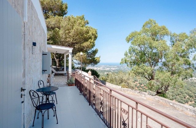 Trullo 'Rossi' with Mountain View, Wi-Fi and Air Conditioning