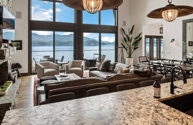 Truly Exceptional Waterfront Luxury w/Hot Tub, Dock, Kayaks