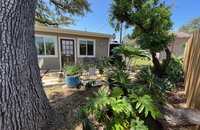 RARO ENCONTRAR, CASA ACOGEDORA, Lake Travis retiro para dos! ¡Artístico y lujoso!