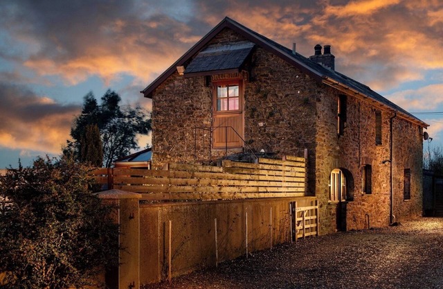 Trysor Holiday Cottage a stunning Coach house with sea views, near Penbryn beach