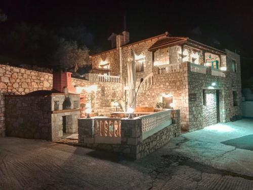 Tsampika's Traditional Stone Cottage in Siana