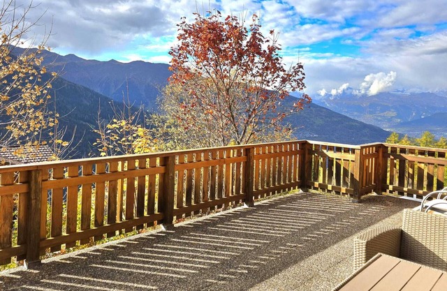 Tsandelanne" family accommodation Val d'Hérens. Panoramic terrace and sun!