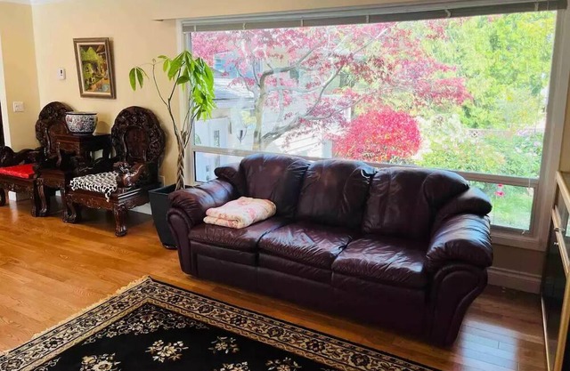 Tsawwassen 3 BR spacious house private garden