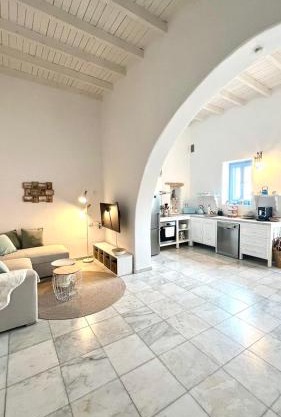'TSI TSI' traditional home & private Pool'