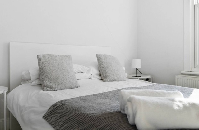 TTSA - Essential 1 Bedroom Apartment 2 - Croydon