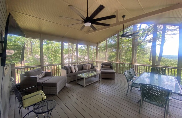 Tucked Away in Big Canoe (4 bed, 4 bath relaxing getaway)