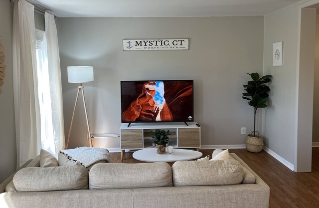 Tucked Away Townhouse In Mystic