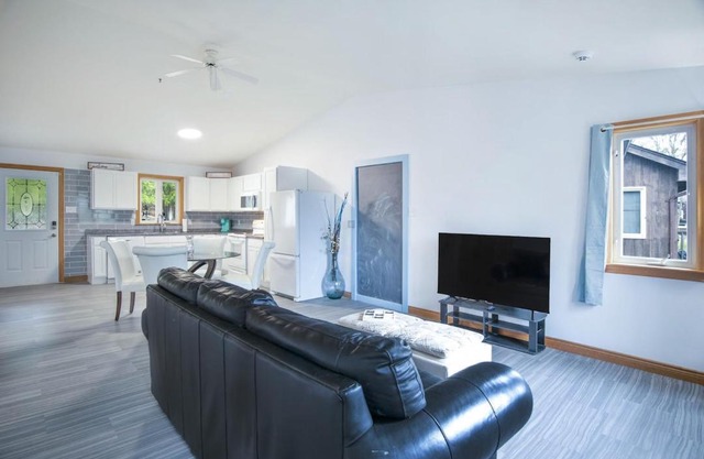 Tucked Away Walk to Beach Pet Friendly Relax