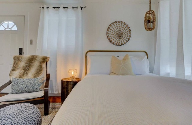 Tucker #2 (Studio) · Studio Oasis+Private Patio -Super Walkable-Midtown