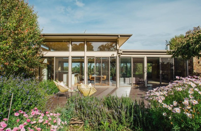 Tucks Rise Shoreham is nestled amongst the vineyards and olive groves of the enchanting Tucks Road.