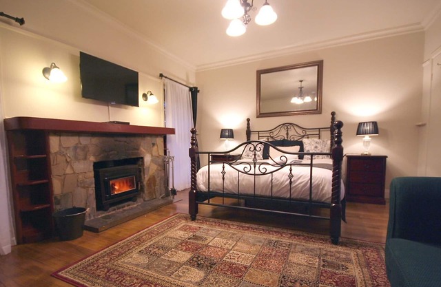 Tudor Cottages Mt Dandenong