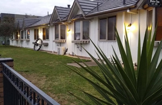 Tudor House Motel