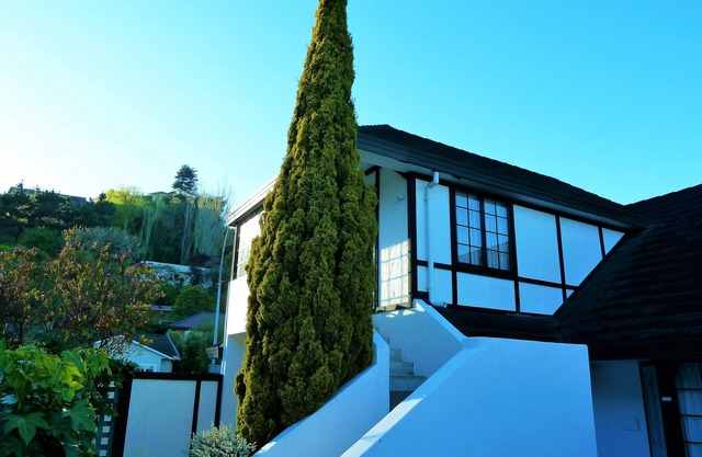 Tudor Lodge Motel