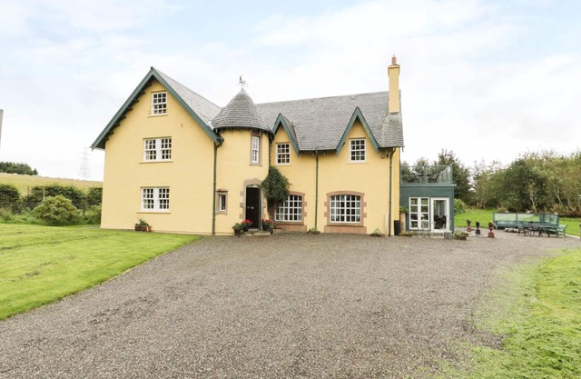 TULCHAN LODGE, admite mascotas, con chimenea en Crieff, Ref 953719