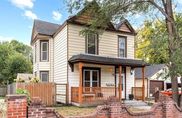 Tulip House - Quiet Home 10 Minutes from Downtown Minneapolis