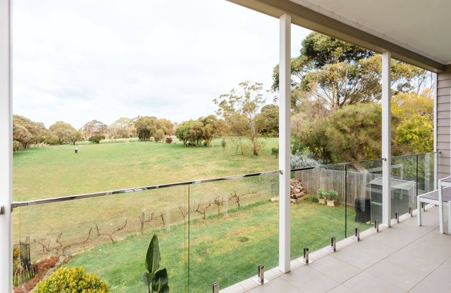 Tully View Beach House Take it easy and revel in the spacious, cozy, sunlit family holiday home.