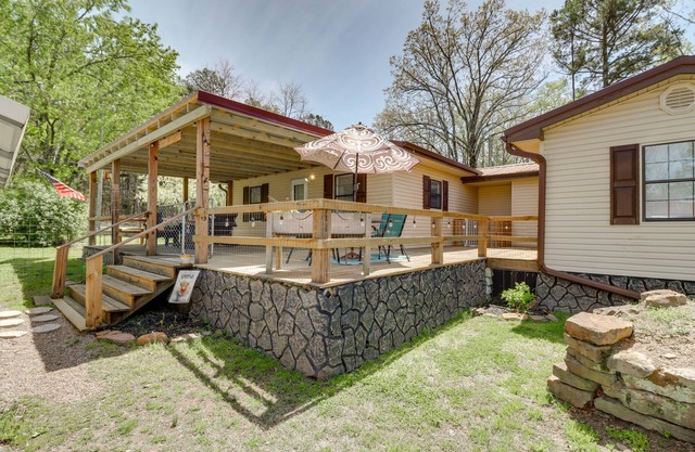 Tumbling Shoals Home w/ Private Yard + Grill!