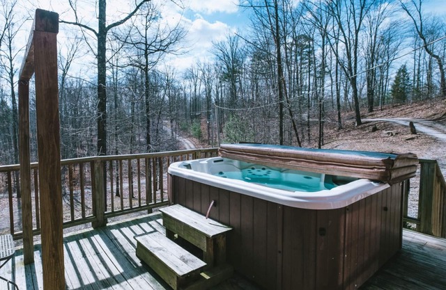 Turkey Cove: Newly Renovated, Pet-Friendly 3BR Home with Hot Tub and Fireplace