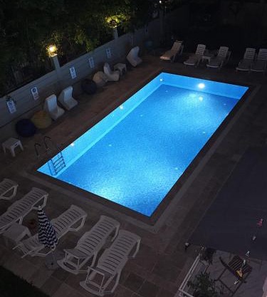 Turkuaz sitesi 2 odalı eşyalı ve havuzlu manzaralı kişi fiyatı değil oda fiyatı