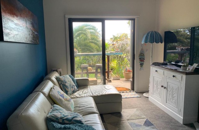 Turquoise Waters B &B -Private Guest suite with massage chair