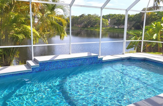 Turtle Cove! El encanto sureño se encuentra con la elegancia de Florida en este Ho recientemente renovado