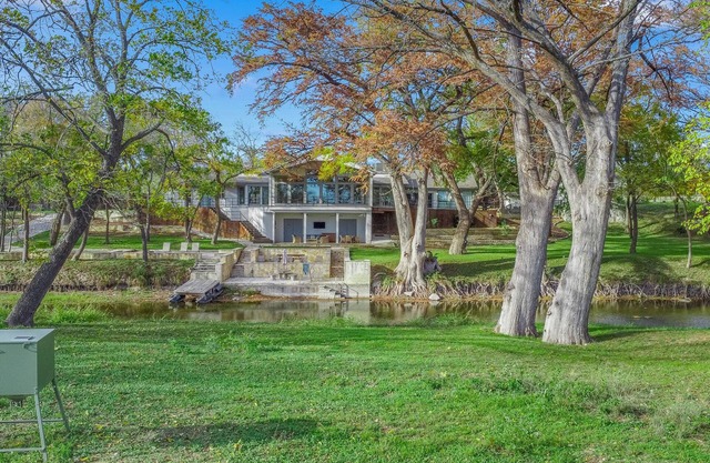 Turtle Creek House, 4 Bedrooms, 5 Bathrooms, only 8 miles south of Kerrville.