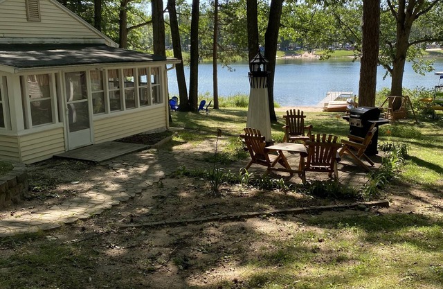 Turtle Lake Cottage - A orillas del lago entre Sleeping Bear Dunes y Traverse City