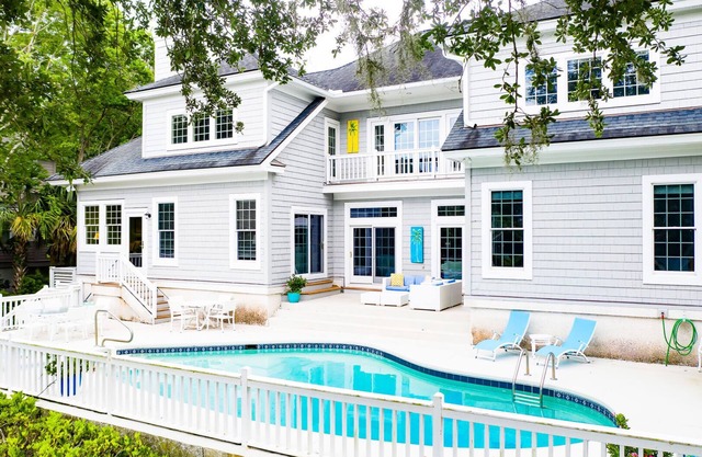 5 habitaciones con una hermosa piscina privada y vistas al campo de golf
