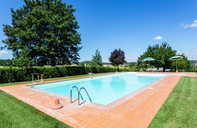 Apartamento en Siena con Piscina y Jardín
