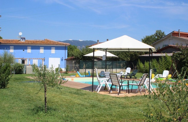 GRANJA TOSCANA CON PISCINA de 4 a 15 CAMAS, JARDÍN 6000m² CERCADO