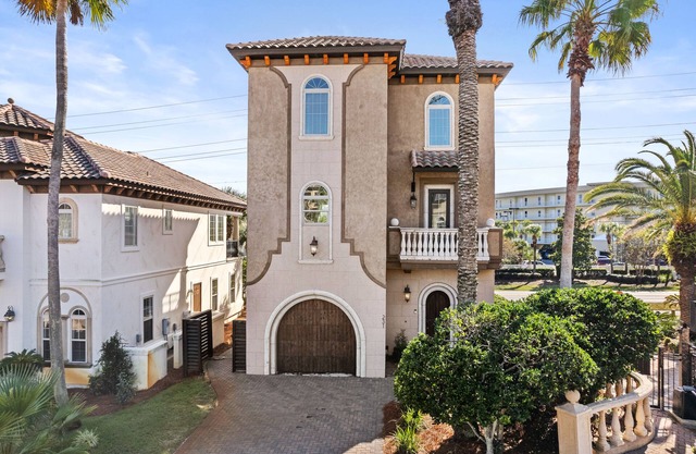 Tuscan Luxury Villa: Private Beach, Updated Kitchen, Golf Cart, Arcade, & more 🖤