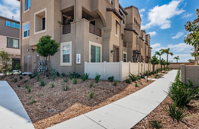 Tuscan Style Townhome- Perfect Oceanside Location!