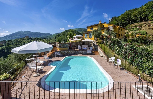Tuscan villa near Florence and Lucca