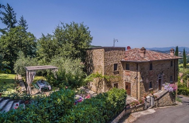 Villa toscana italiana con piscina privada, jacuzzi, paseo a la ciudad y vistas
