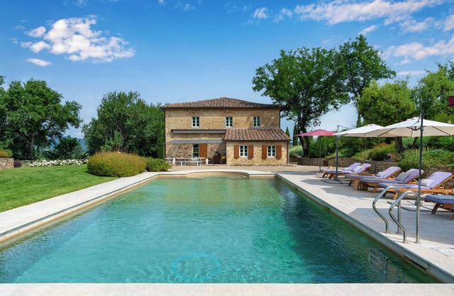 Tuscan villa with 20,000 square meters park and private pool nera Siena