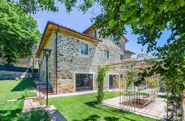Tuscan Villa with Private Park and Hydromassage Mini-pool