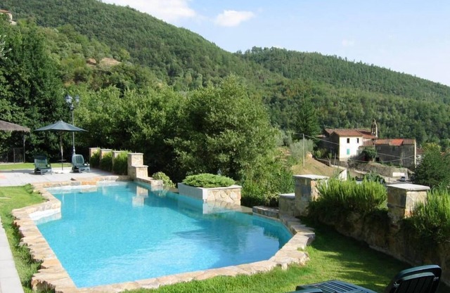 Tuscany: Apartment with swimming-pool and restaurant in medieval village of Gello Biscardo, between Arezzo and Florence.