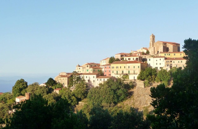 Toscana, isla de Elba: encantadora casa en pueblo típico con vistas al mar