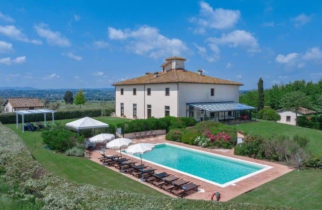 Tuscany 9 bed villa with indoor and outdoor pool