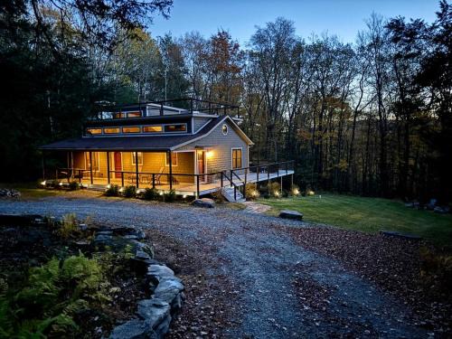 Tuthill Tree House - Secluded Mountain Cabin with Roof Deck